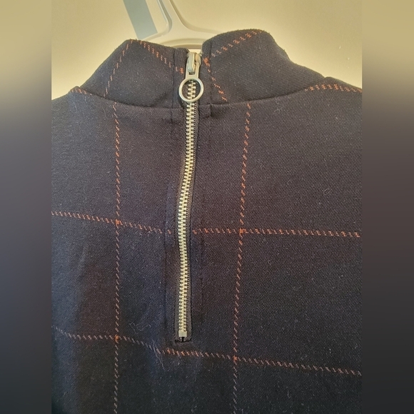 Retro navy and red geo block print tailored mock neck short sleeved crop blouse - Picture 5 of 6